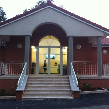Hostellerie Del Matin Calme Montverdun Bagian luar foto