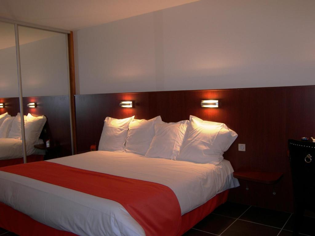 Hostellerie Del Matin Calme Montverdun Bagian luar foto